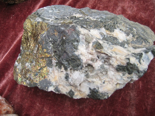 ԶĽʯ